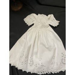 Robe brodée