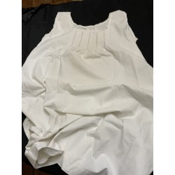Chemise brodée et dentelle