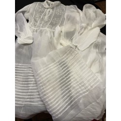Robe en voile brodé