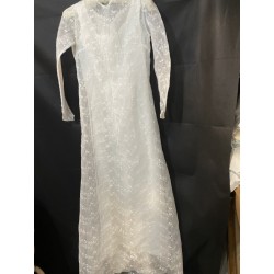 Robe en voile brodé