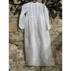 Robe en voile brodé