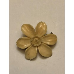 Broche bakélite